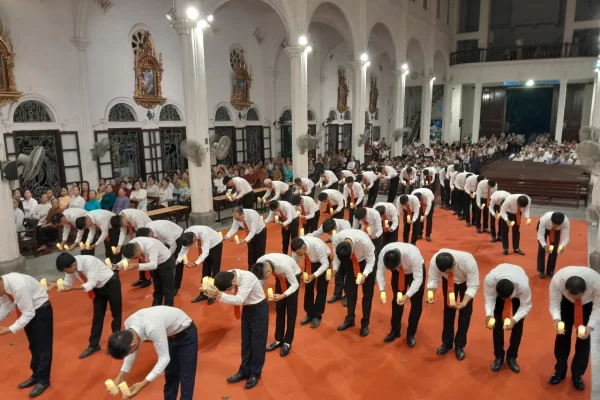 Giáo xứ Sa Cát - bát ngát hương hoa trước toà Thánh Tâm
