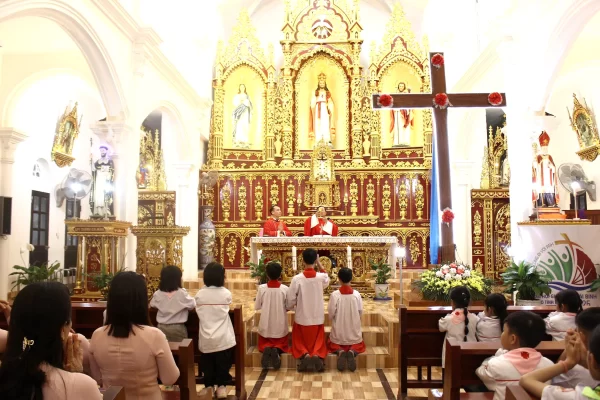 Thánh Giá Đại hội Giới trẻ Giáo tỉnh Hà Nội về với Giáo xứ Việt Yên