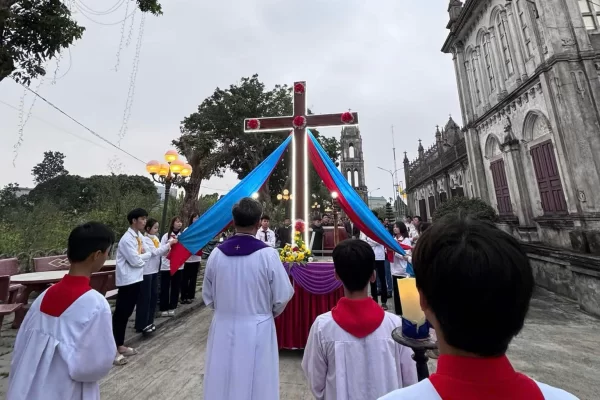 Giáo xứ Bơn Làng – Hồng ân những ngày Suy tôn Thánh Giá Đại hội Giới trẻ Giáo tỉnh Hà Nội