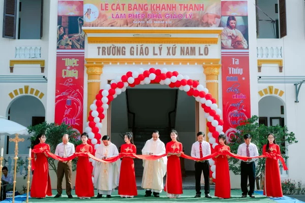 Giáo xứ Nam Lỗ: Mừng lễ Quan Thầy Đức Mẹ Mân Côi, Khánh thành Nhà Giáo lý