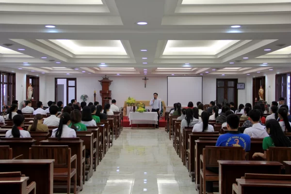 GPTB - SVCGLĐP Thái Bình chào đón Tân Sinh viên và khai giảng năm học mới - 2015