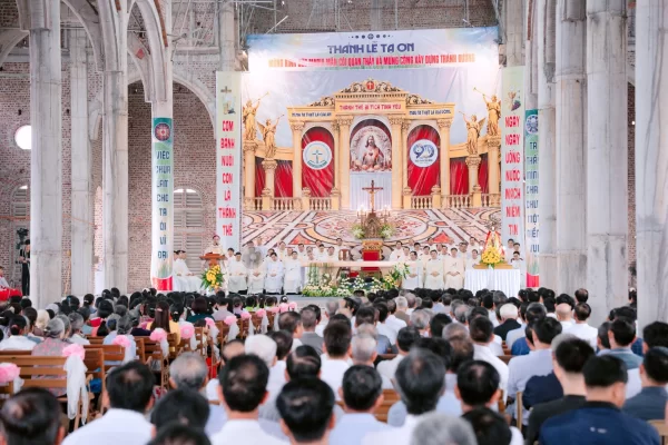 Giáo xứ Phương Xá: Hồng ân ngày lễ Quan Thầy và mừng công xây dựng ngôi Thánh Đường Giáo xứ