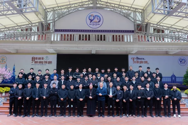 Dự tu ba miền Giáo phận Thái Bình: Hội ngộ tất niên 2025 và chúc mừng năm mới Bề Trên Giáo phận