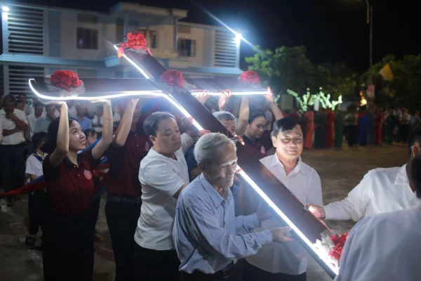 Giáo xứ Hải Linh đón Thánh Giá ĐHGT- GTHN trong tình yêu và sự hiệp nhất