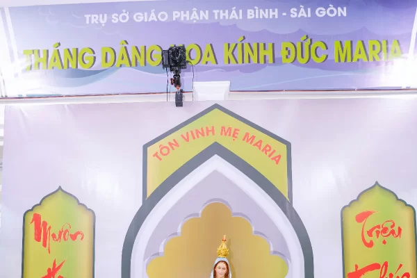 Một thoáng nhìn lại ngày dâng hoa Kính Đức Mẹ của cộng đoàn xa quê Thái Bình