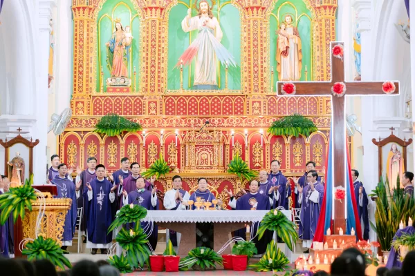 Giáo xứ Hà Xá: Tuần Chầu lượt và cung nghinh Thánh Giá Đại hội Giới trẻ Giáo tỉnh Hà Nội