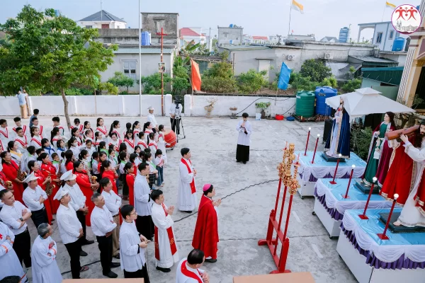 Đức cha Đa Minh cử hành Tam Nhật Thánh tại Giáo họ Hưng Long, Giáo xứ Bạch Long