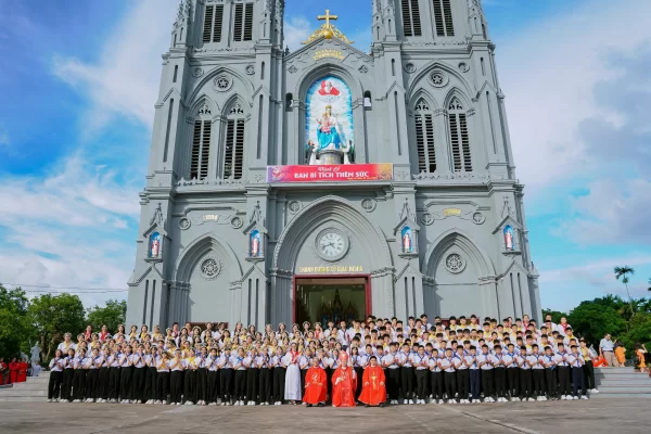 Giáo xứ Giáo Nghĩa, Văn Lăng: Hồng ân 254 em đón nhận  Bí tích Thêm Sức
