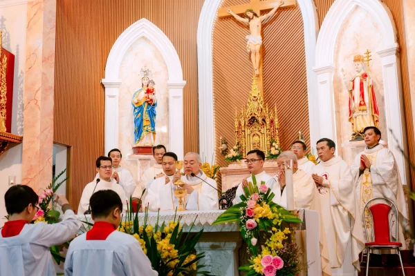 Thông tin, hình ảnh Thánh lễ tạ ơn, nhận xứ của quý Cha dịp thuyên chuyển nhiệm sở năm 2024