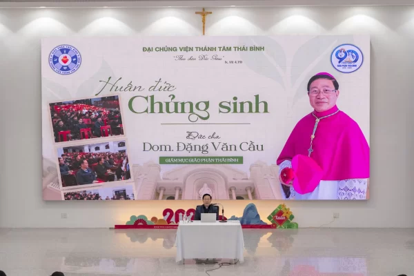 Đức cha Đaminh huấn đức và dâng lễ tại Đại Chủng viện Thánh Tâm Thái Bình