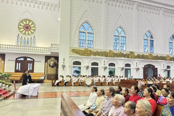 Giáo hạt Chính Tòa: 2 giáo xứ Nguyệt Lãng và Đại hội cùng sánh vai Lên Đền Thánh
