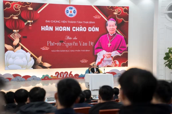Đức cha Phêrô Nguyễn Văn Đệ gặp gỡ chủng sinh ĐCV Thánh Tâm Thái Bình